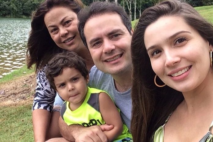 A vó Verônica, Renan Filho, Renata Pires Calheiros e o garoto Davi