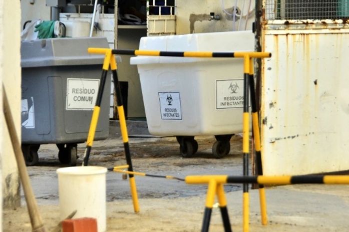 Moradores denunciam hospital pela forma como lida com roupas infectadas