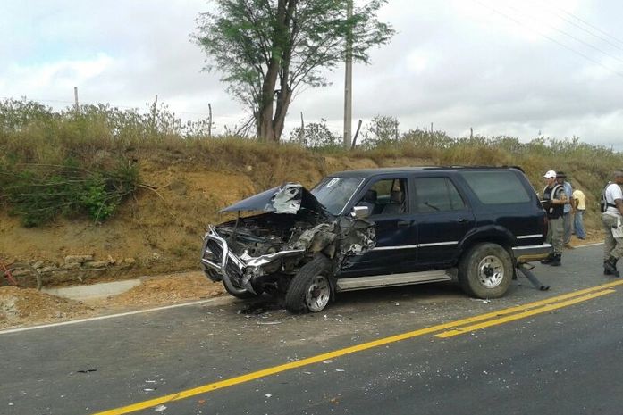 Veículos colidem na rodovia AL-215, próximo à entrada de Batalha