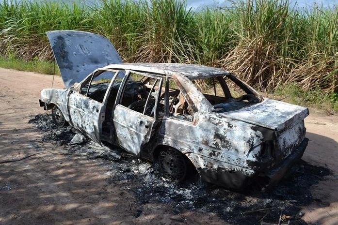 Veículo foi destruído
