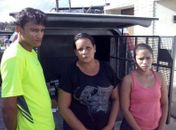 John Anderson , a mãe, Vera Lúcia A. dos S. Ataíde, e a esposa, Maria Janaina da S. Fidélis