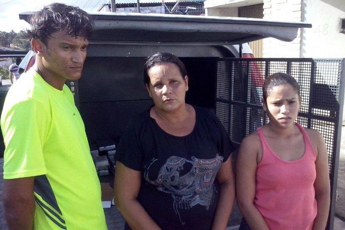 John Anderson , a mãe, Vera Lúcia A. dos S. Ataíde, e a esposa, Maria Janaina da S. Fidélis