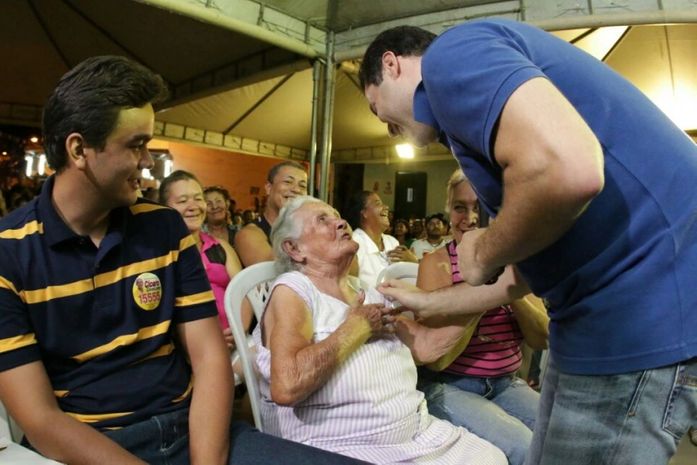Na reunião com moradores da região, dona Ilda, uma senhora de 85 anos, emocionou o candidato do PMDB ao governo alagoano