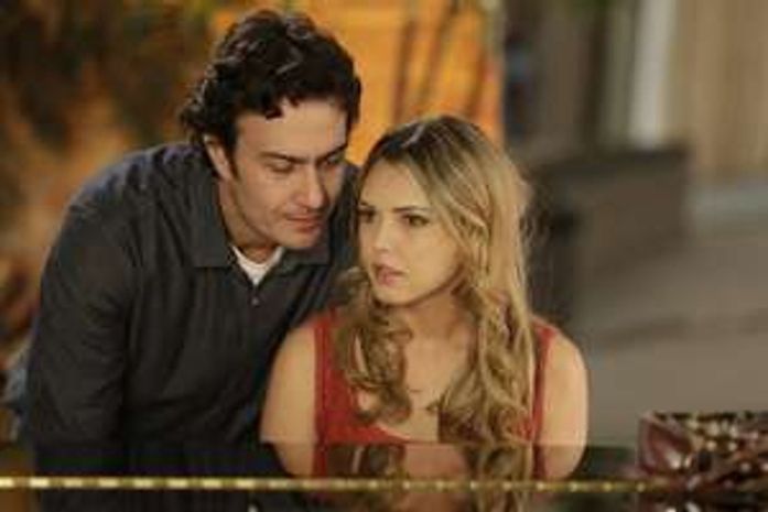 'Em Família': Laerte morre e Luiza termina novela sozinha