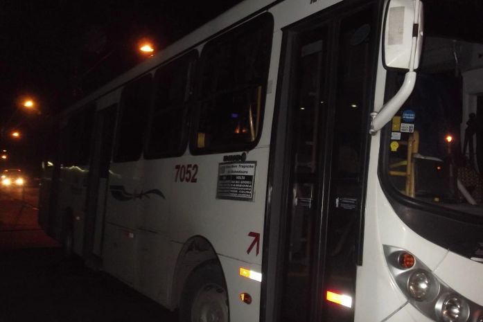 Ônibus da São Francisco é assaltado no Centro
