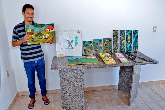 Artesão de Limoeiro de Anadia revela seu talento na arte do entalhe em madeira e pintura em cerâmica