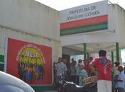 Integrantes do MLST ocupam prefeitura de Joaquim Gomes