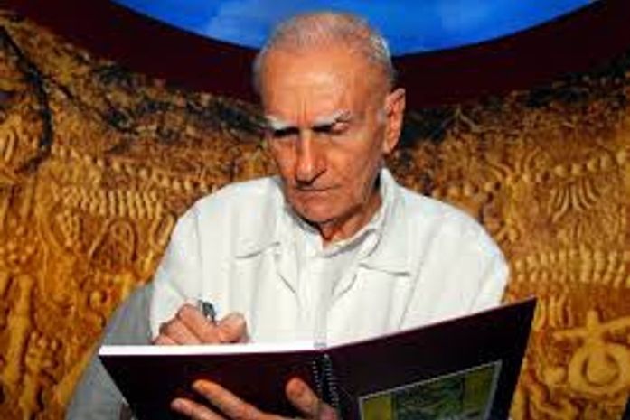 Ariano Suassuna é internado com sangramento intracraniano