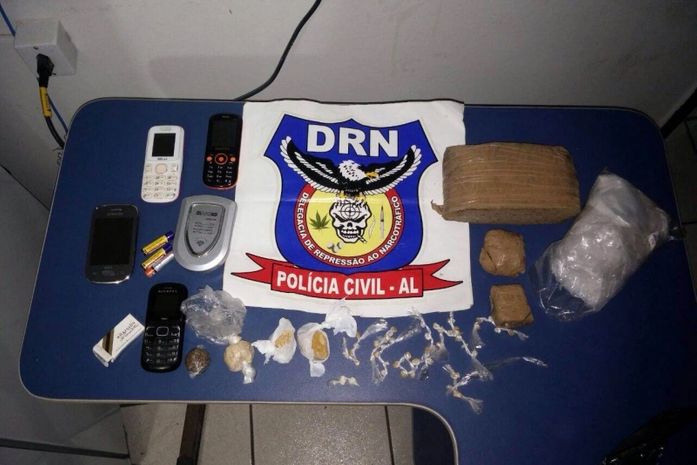 DRN prende ex-esposa de traficante pedras de crack e maconha