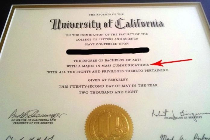 Americano descobre erro grotesco em diploma 6 anos após a formatura