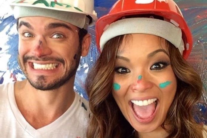 Bafão! Carol Nakamura é expulsa de avião após bater no noivo, Sidney Sampaio