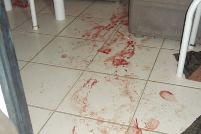 Menor é executada dentro de residência e marido é baleado na Chã do Pilar