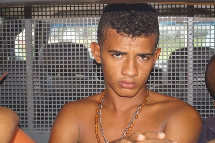 Trio é preso após fazer arrastão em ônibus na Mangabeiras