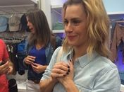 'Só durmo pelada', conta Carolina Dieckmann em abertura de loja