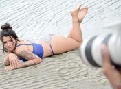 Petra Mattar dribla timidez para fazer primeiro ensaio sensual, no Paparazzo