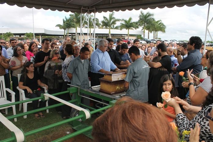 Forte comoção marcou o adeus ao ex-vice-prefeito Flaudízio Barbosa