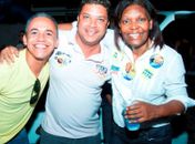 Em caminhada, Fátima Santiago recebe o carinho da população do Jacintinho