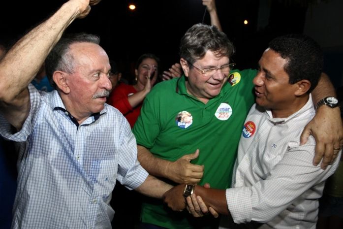 Biu de Lira, Alexandre Toledo e Júlio Cezar, em caminhada no Jacintinho