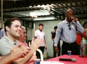 Renan Filho debateu problemas do bairro do Poço com moradores nesta segunda