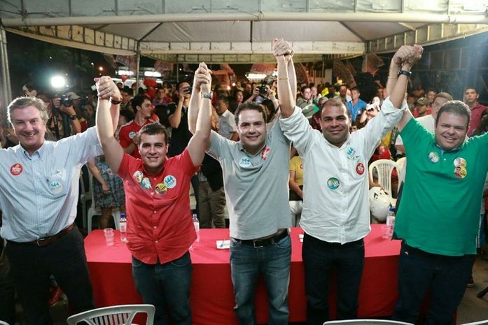 Renan Filho se encontra com jovens do complexo Benedito Bentes