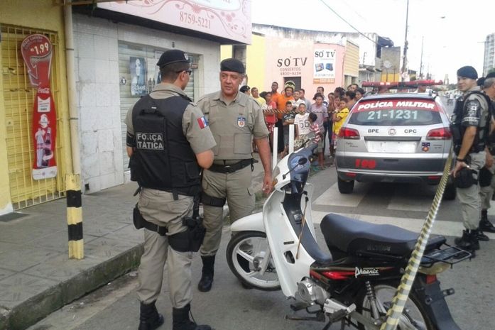 Homicídio aconteceu numa rua do Poço