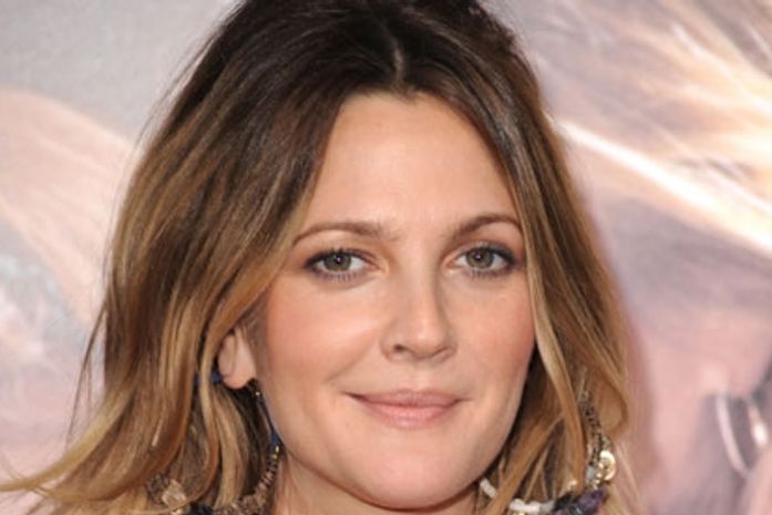 Drew Barrymore fala a revista sobre morte de irmã: 'Sinto muito pela perda'