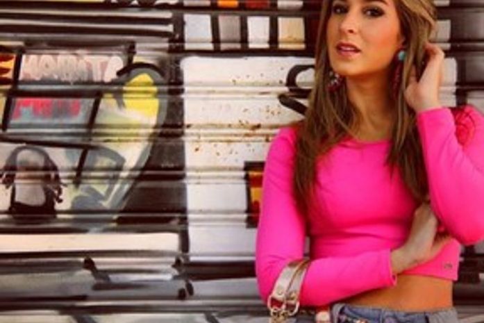 'Nada aconteceu', diz representante de loira que curtiu balada com Neymar