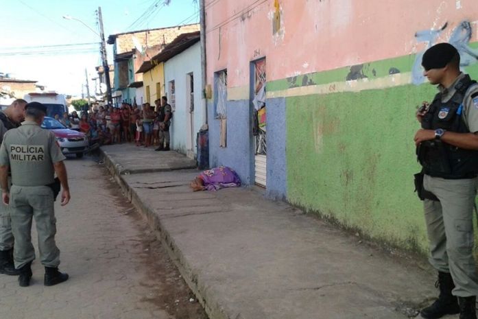 Jovem foi assassinado na porta de casa