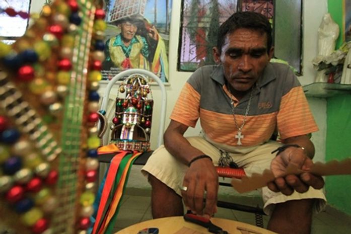 Guerreiros e mestres da cultura popular em exposição de fotos na praça do Centenário