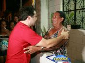 Renan Filho e Cícero Almeida recebem o carinho do povo do Dique Estrada e Vergel
