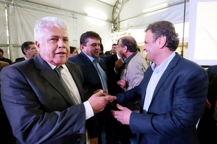Thomaz Nonô conversando com o senador mineiro Aécio Neves