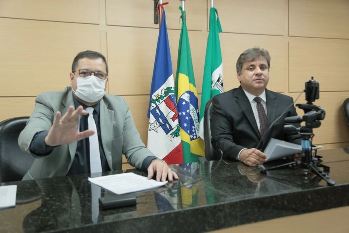Jario Barros protocola ofício na prefeitura solicitando ao prefeito Rogério Teófilo, que fiscais da vigilância sanitária orientem nas agências bancárias aposentados e pensionistas no dia de pagamento