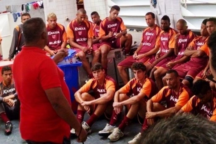 Elenco do CRB reunido