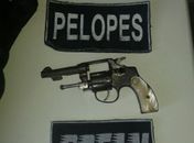 Adolescentes são apreendidos com arma e objetos furtados