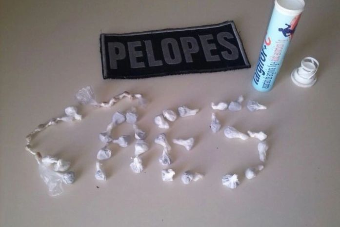Com C.S.J. foram encontradas 15 pedras de crack e 30 bombinhas de maconha