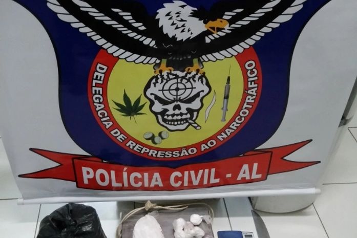 Polícia apreende drogas em residência utilizada como ponto de tráfico no Clima Bom
