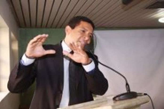 Julio Cézar é o candidato ao governo de Alagoas.