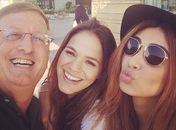 Com filha de Bebeto, Bruna Marquezine já posa para  1ª selfie em Los Angeles
