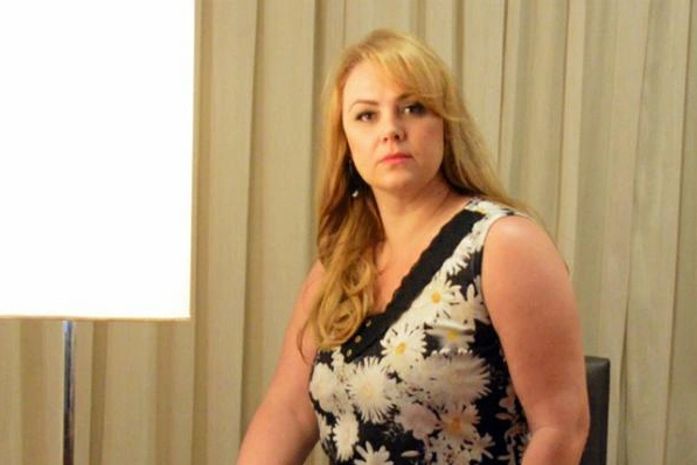 Ex-Paquita Ana Paula Almeida revela bastidores do Xou da Xuxa e brigas entre paquitas