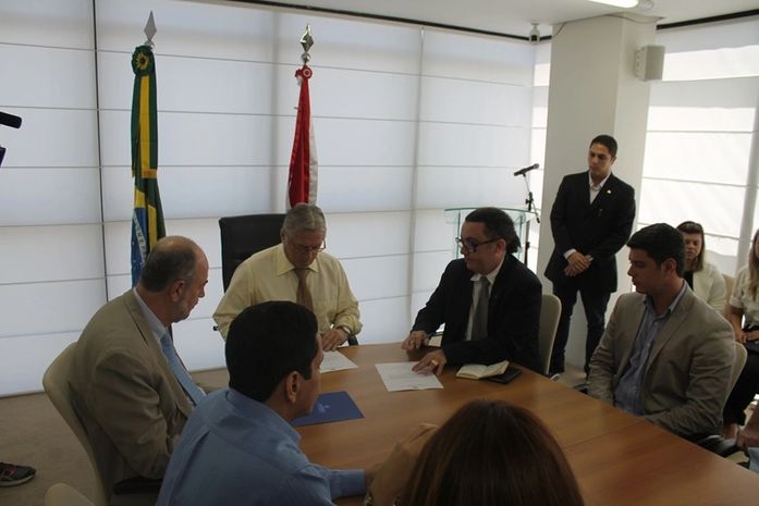 Governador autoriza concurso público com 50 vagas para Uneal