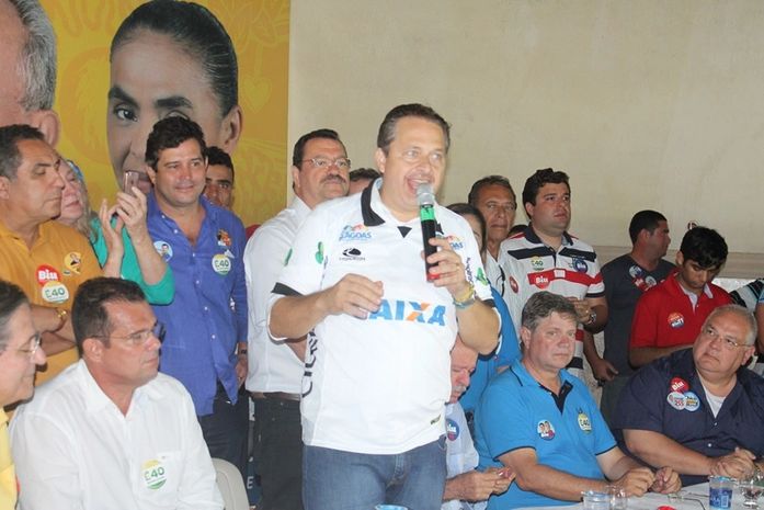 Eduardo Campos em Arapiraca critica obras paralisadas do Governo Dilma