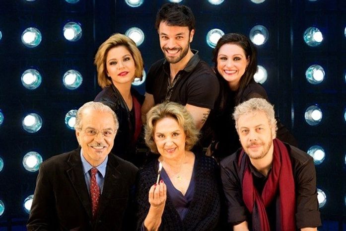 Na peça, Eva Wilma é Blanca Estela, uma grande dama do teatro afastada de seu ofício há mais de 30 anos