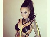 Em recuperação: atriz pornô mal consegue falar após apanhar em confusão, diz site