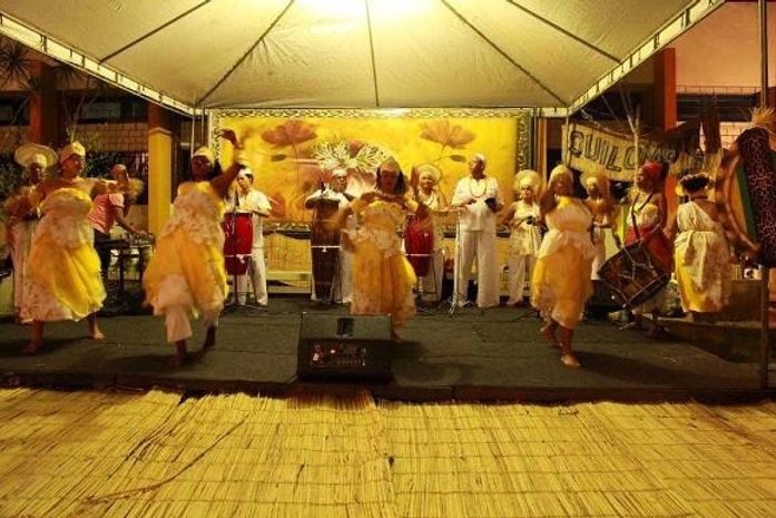 Grupo de afoxé exalta o povo brasileiro e as religiões africanas