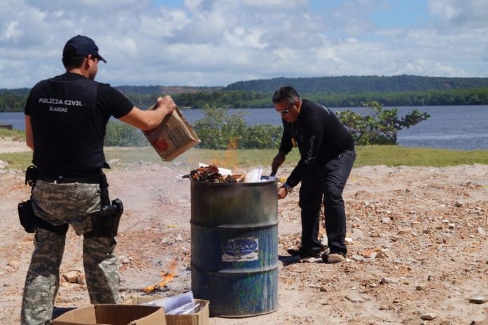 Drogas foram incineradas na academia da PC no Pontal da Barra