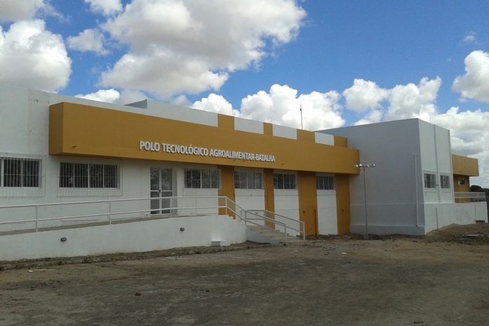 Secti inaugura dois polos agroalimentares