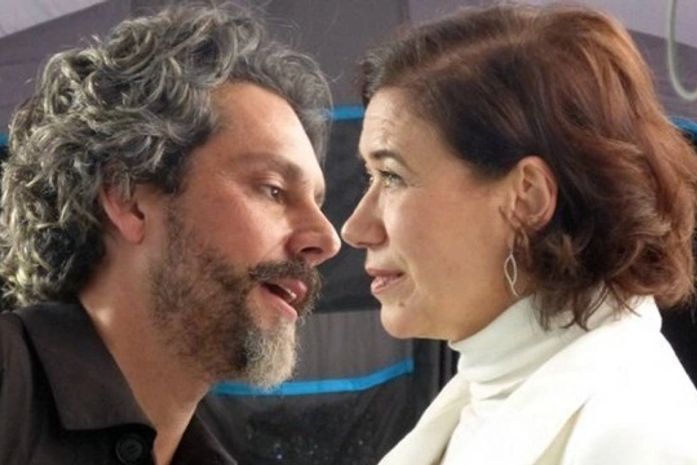 'Império': José Alfredo transa com Maria Marta, passa mal, desmaia e é internado às pressas