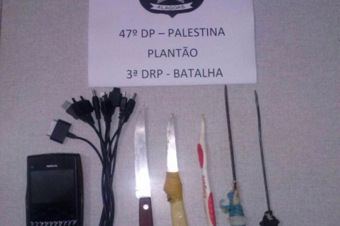 Facas e Celular foram apreendidos em cela de delegacia de Batalha