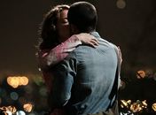 Paixão de infância! Cristina e Vicente se beijam sob a luz do luar