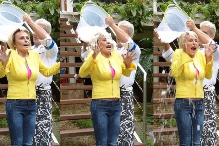 Ana Maria aceita desafio de Angélica e toma banho de balde com gelo, ao vivo